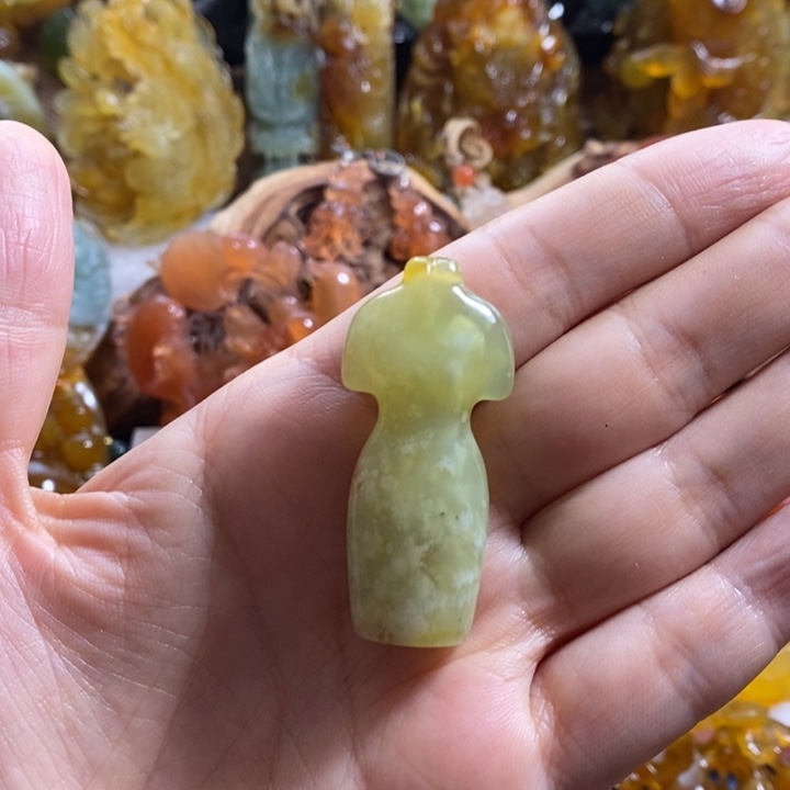 蛇纹石玉颈饰未镶嵌