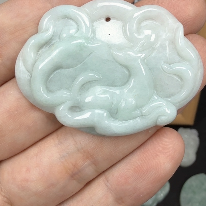 翡翠挂件未镶嵌翡翠