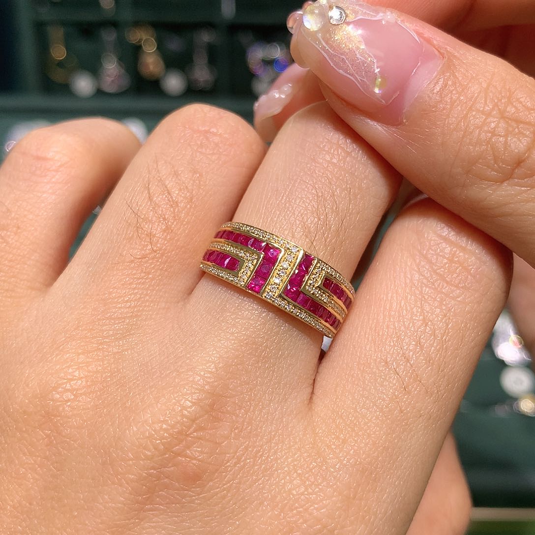 红宝石戒指18K金镶嵌