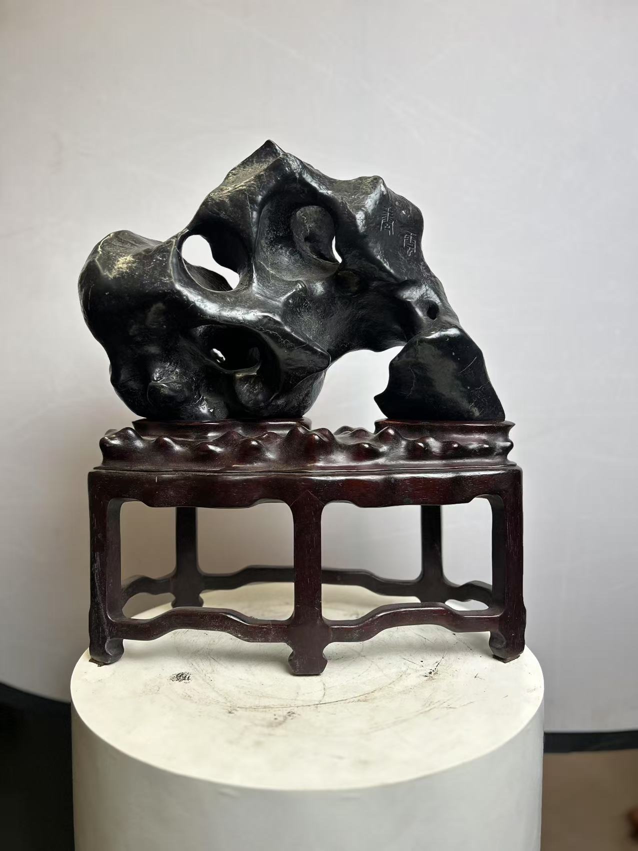 《雲裳》太湖石老藏