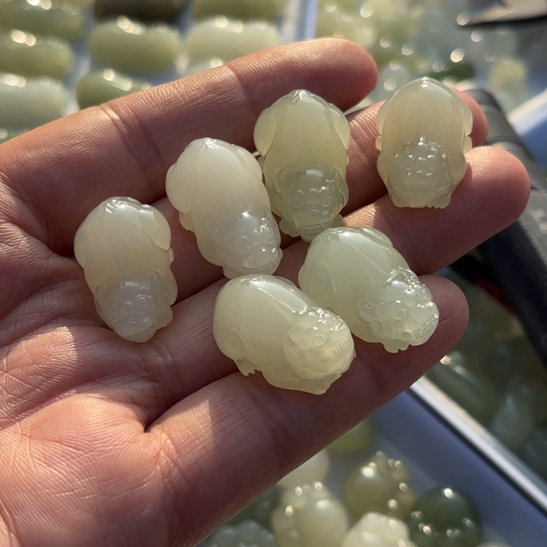 颈饰未镶嵌和田玉貔貅冰料卡25尺寸。多样性拍一发一