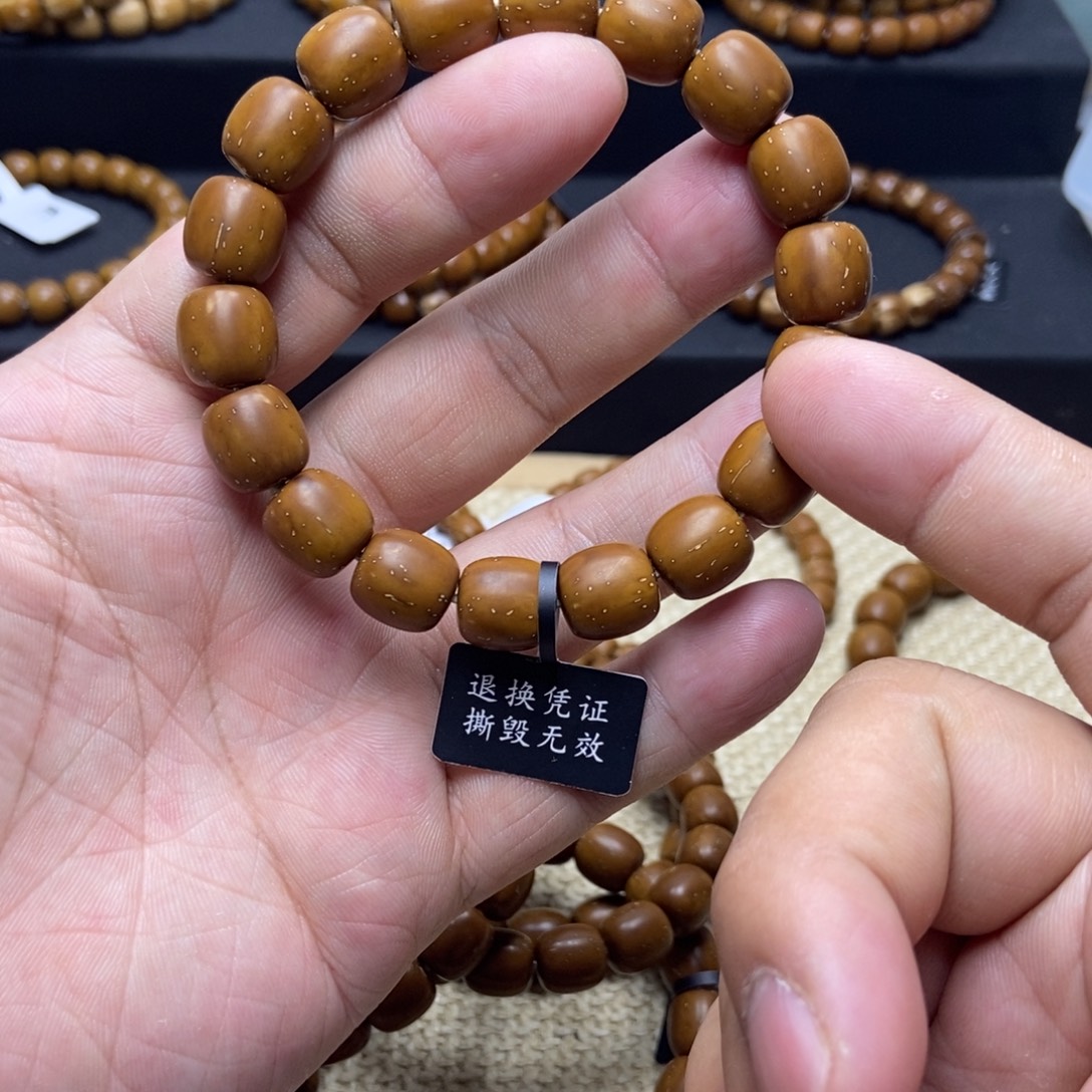 紫金鼠手串桶珠卡11.4有瑕