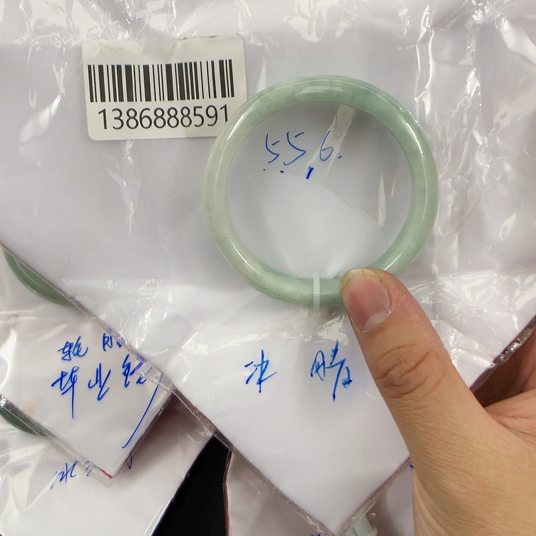 翡翠手镯未镶嵌天然缅甸翡翠手镯