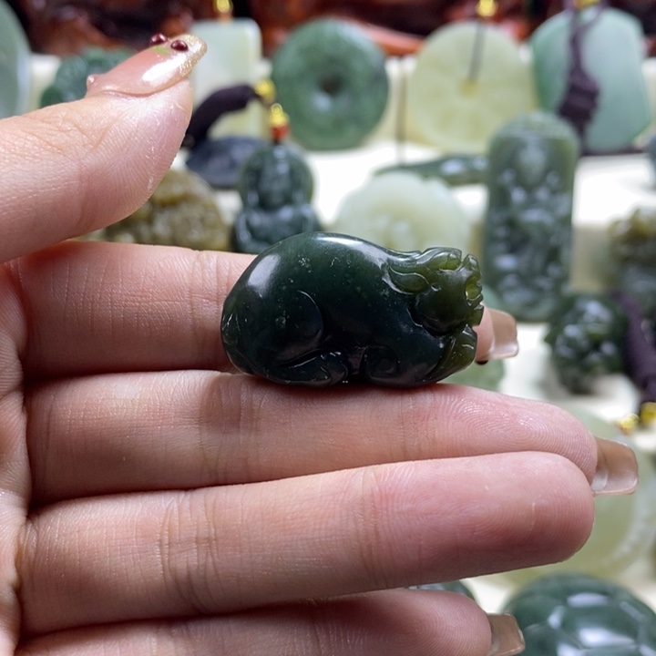 和田玉未镶嵌颈饰