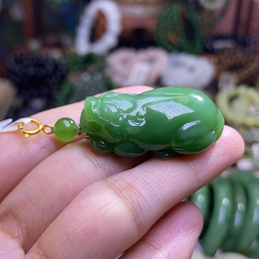 和田玉未镶嵌颈饰毕业级碧玉阳绿貔貅金镶