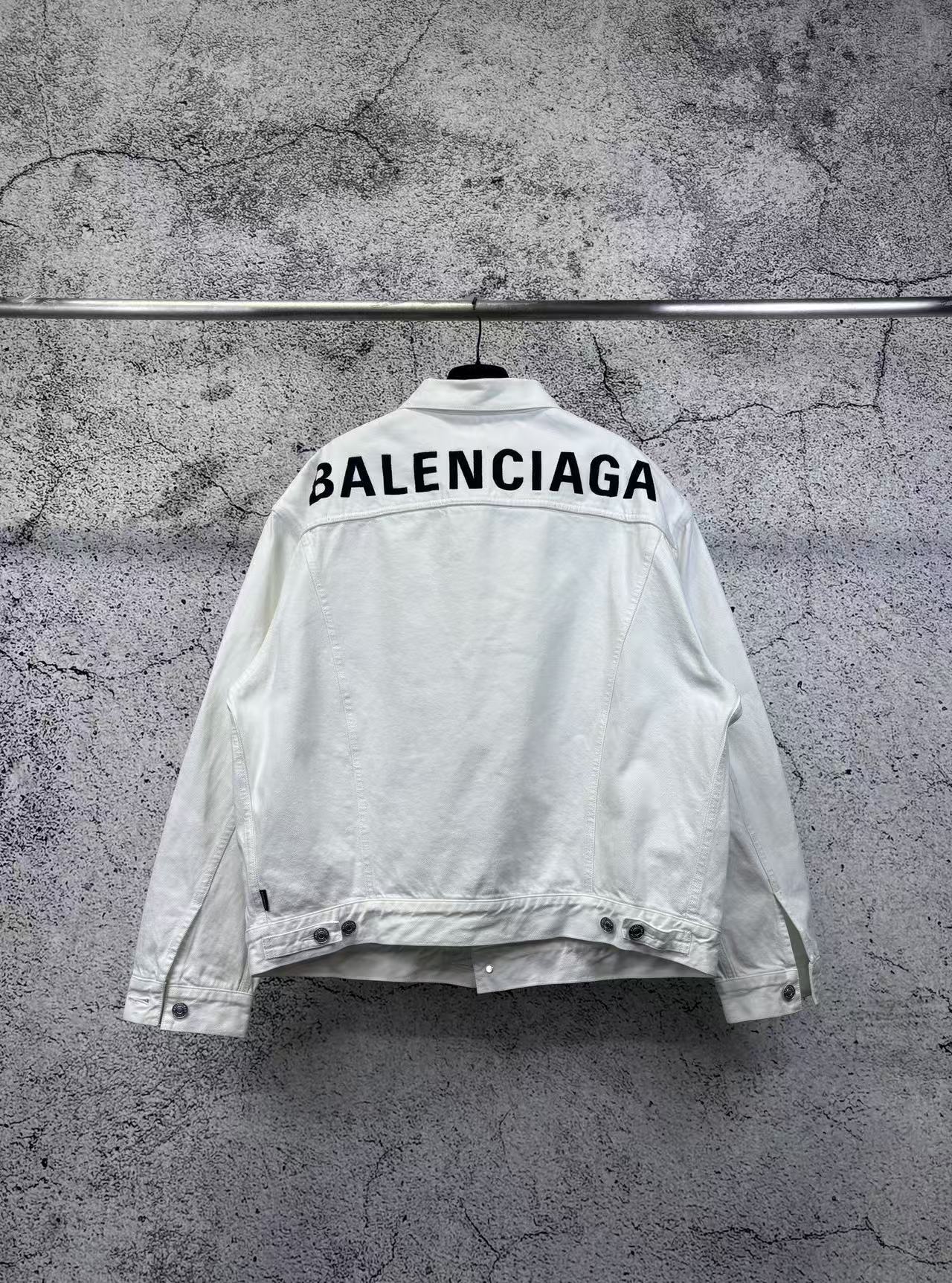 未使用 Balenciaga/巴黎世家 白色背后刺绣牛仔外套/44码/RN0359