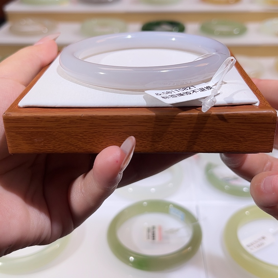 和田玉未镶嵌手镯紫罗兰