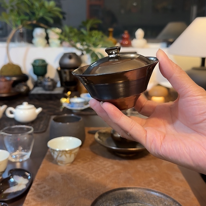 日落金盖碗。     