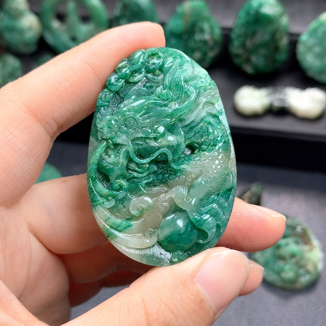 独山玉未镶嵌颈饰