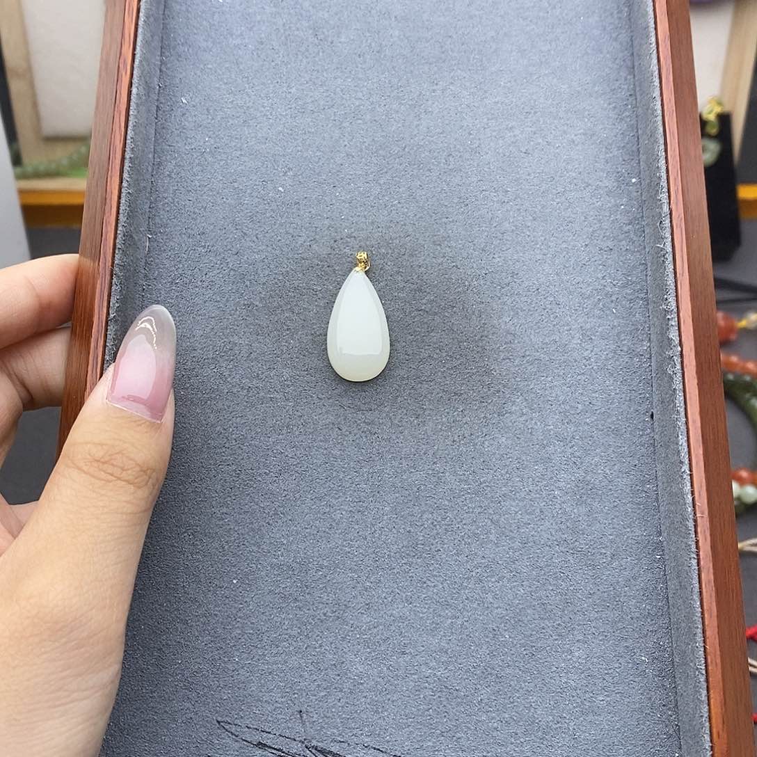 和田玉吊坠(不含链)18K金镶嵌