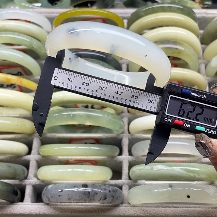 蛇纹石玉未镶嵌手镯212