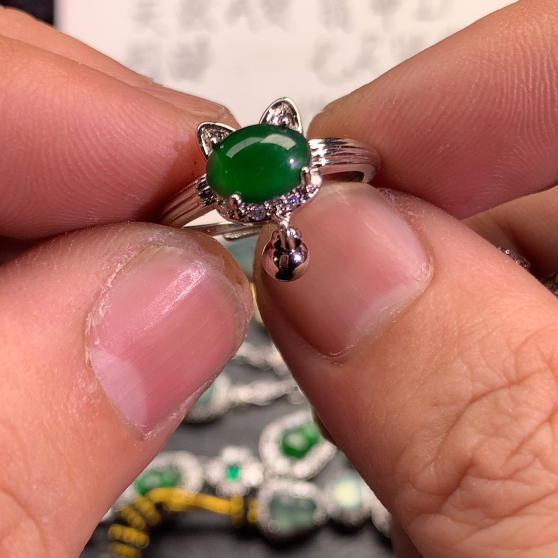 翡翠颈饰未镶嵌猫咪