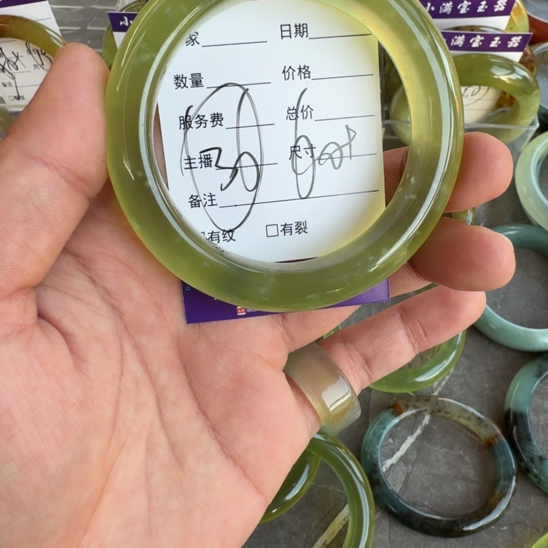 蛇纹石玉手镯合金h****也