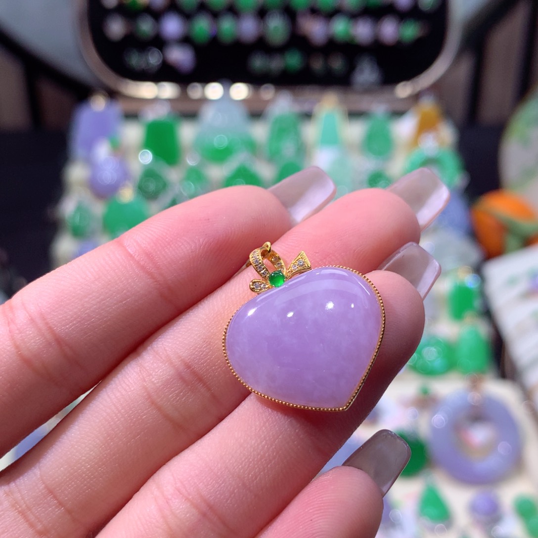 翡翠颈饰18K金镶嵌翡翠