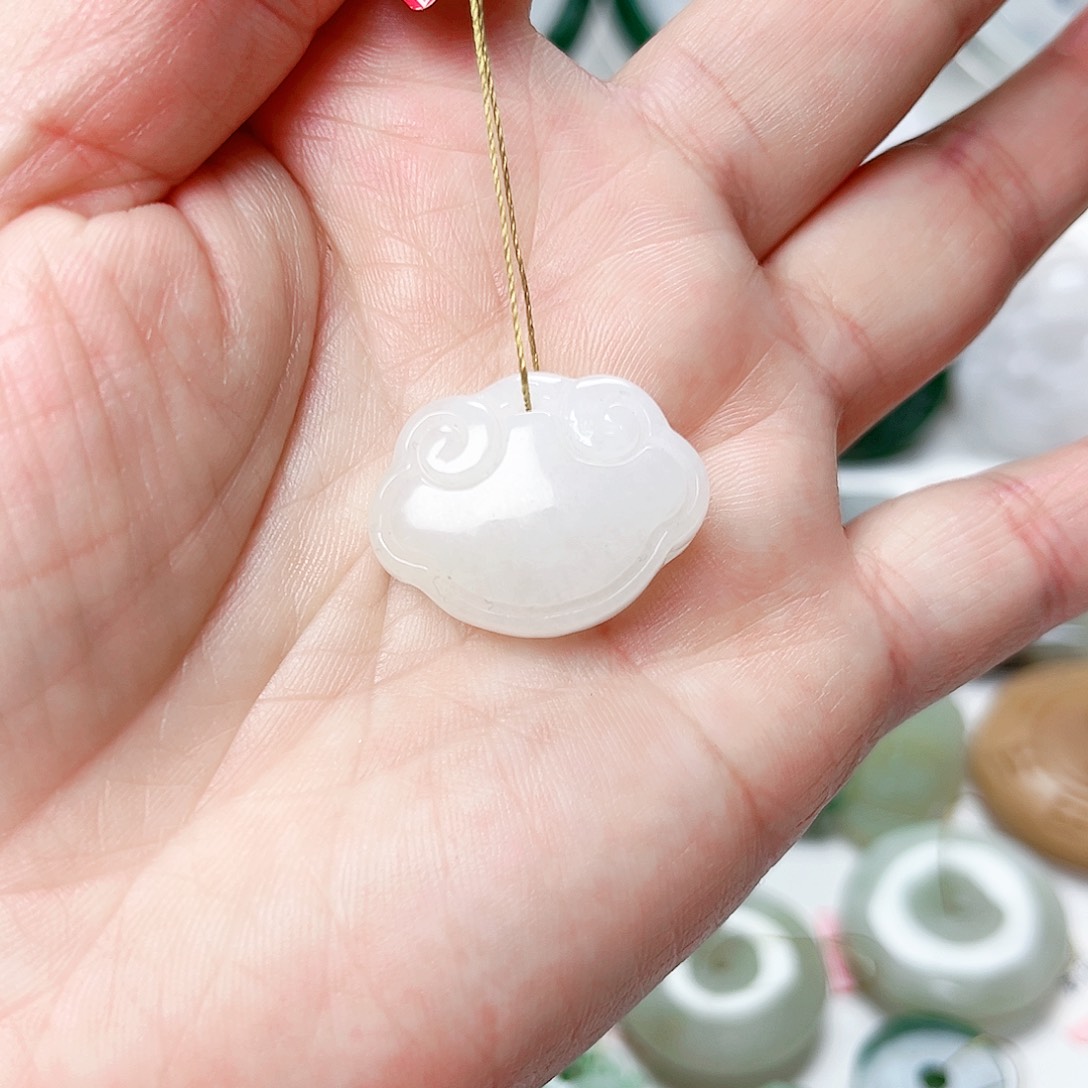 独山玉颈饰未镶嵌