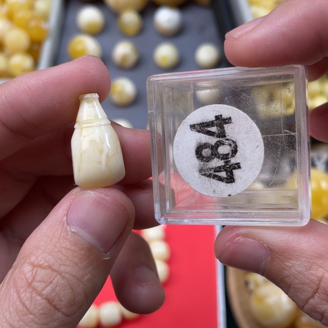 蜜蜡珠宝奇石未镶嵌