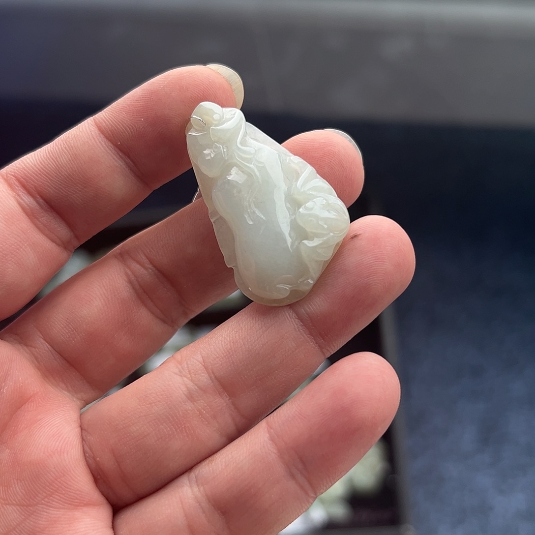 翡翠未镶嵌颈饰挂件