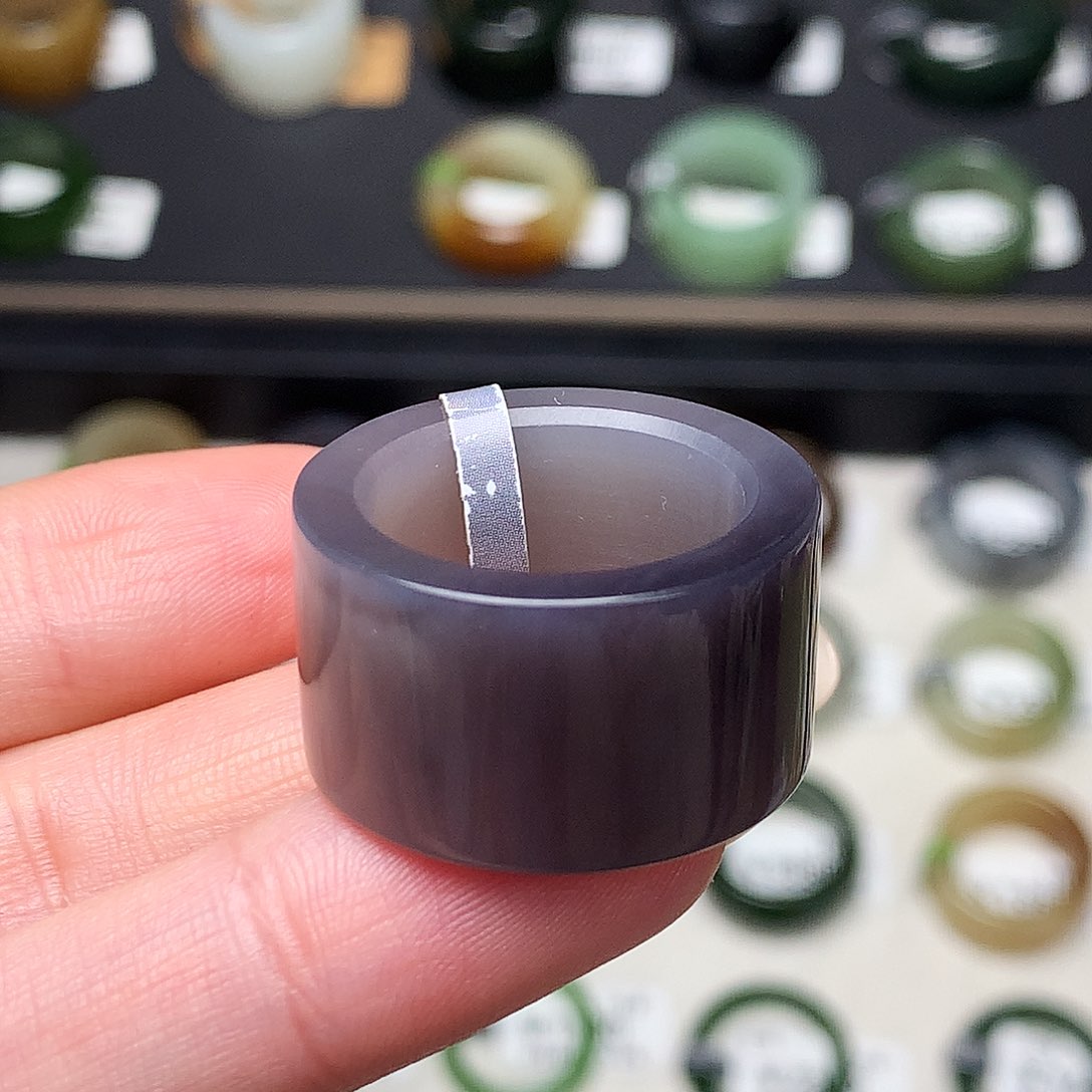 未镶嵌戒指和田玉