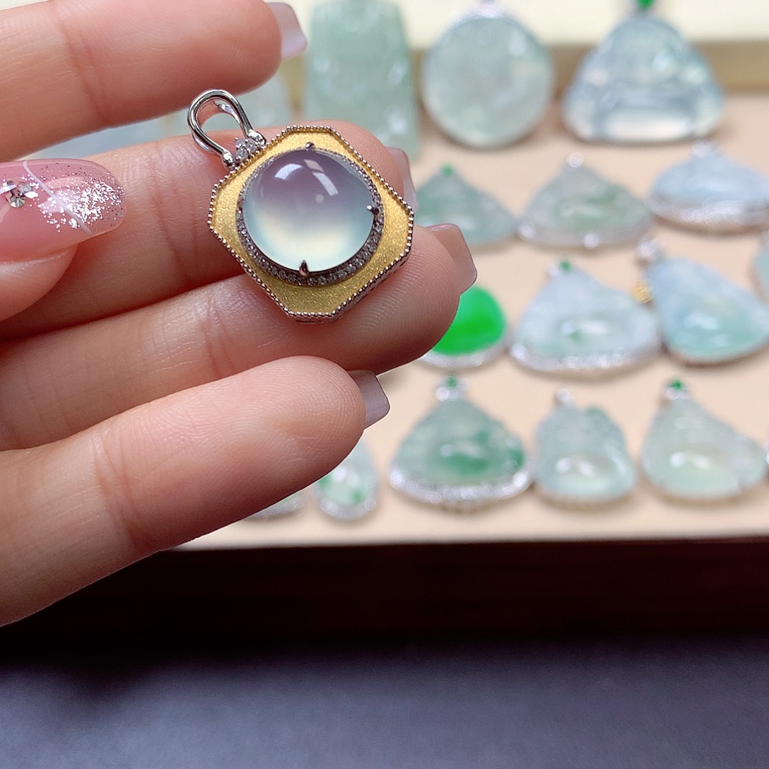 翡翠颈饰未镶嵌囍*翡翠