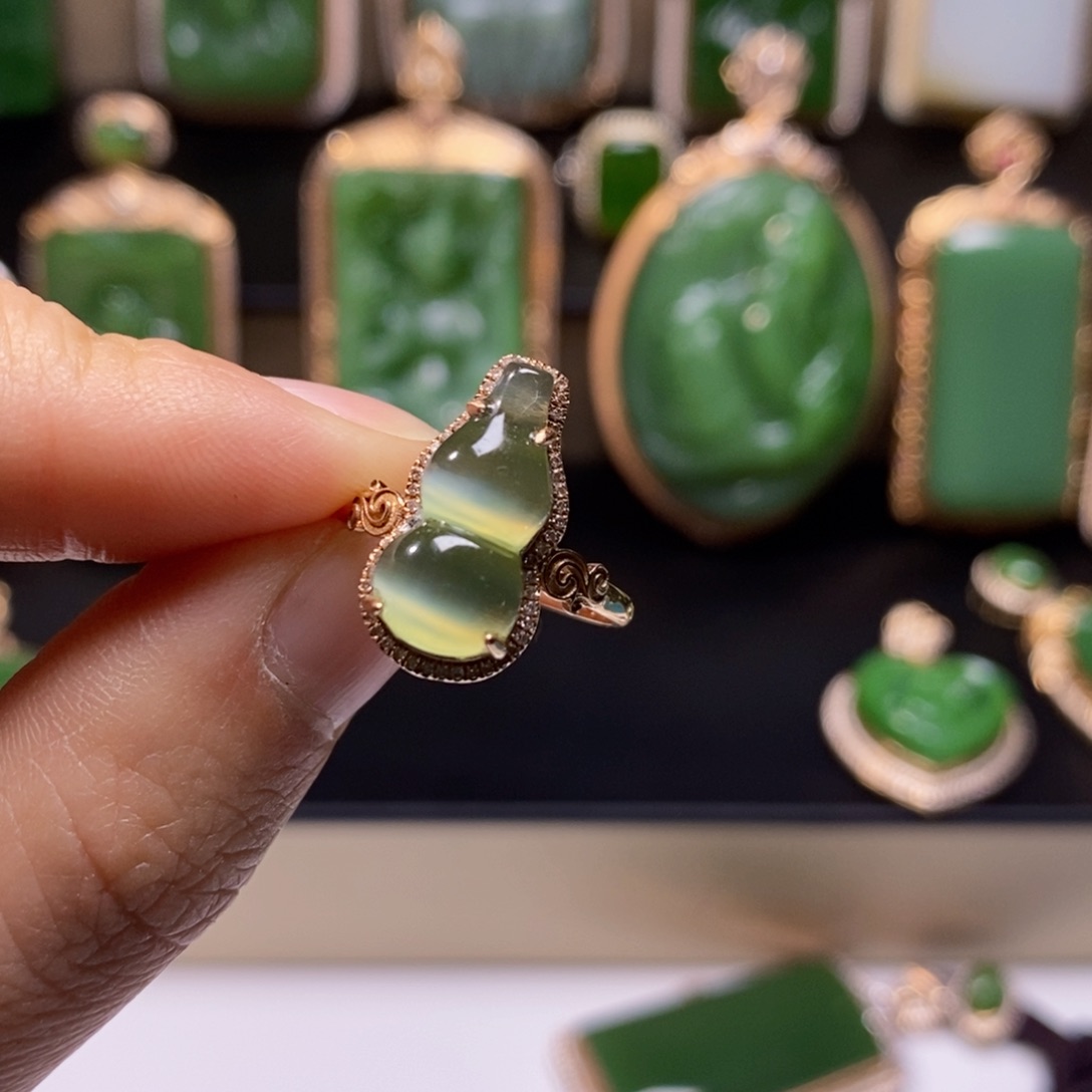 和田玉18K金镶嵌挂件柳*