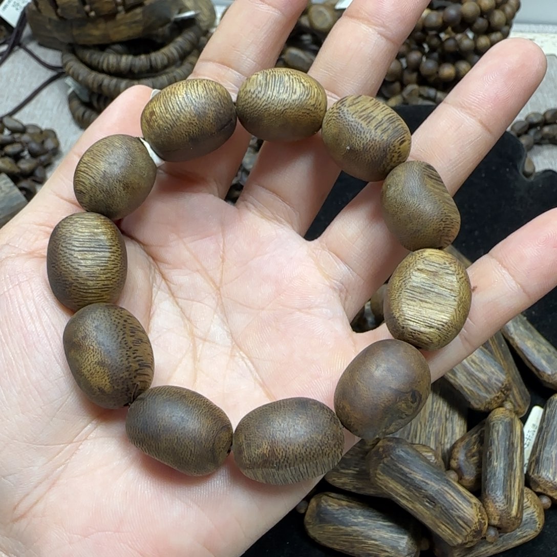 沉香手串留疤多样性发货一条卡15-17克