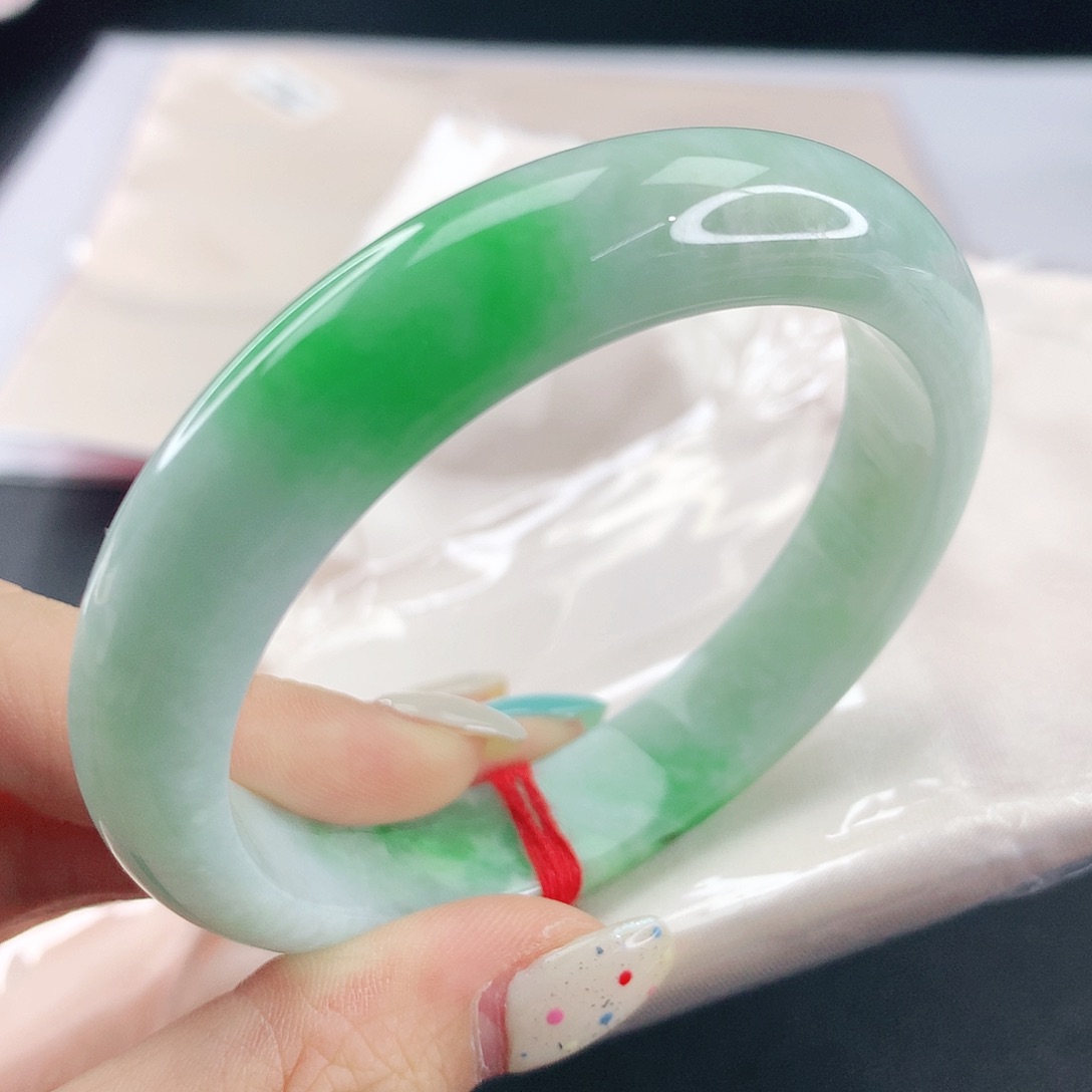 翡翠未镶嵌手镯，739