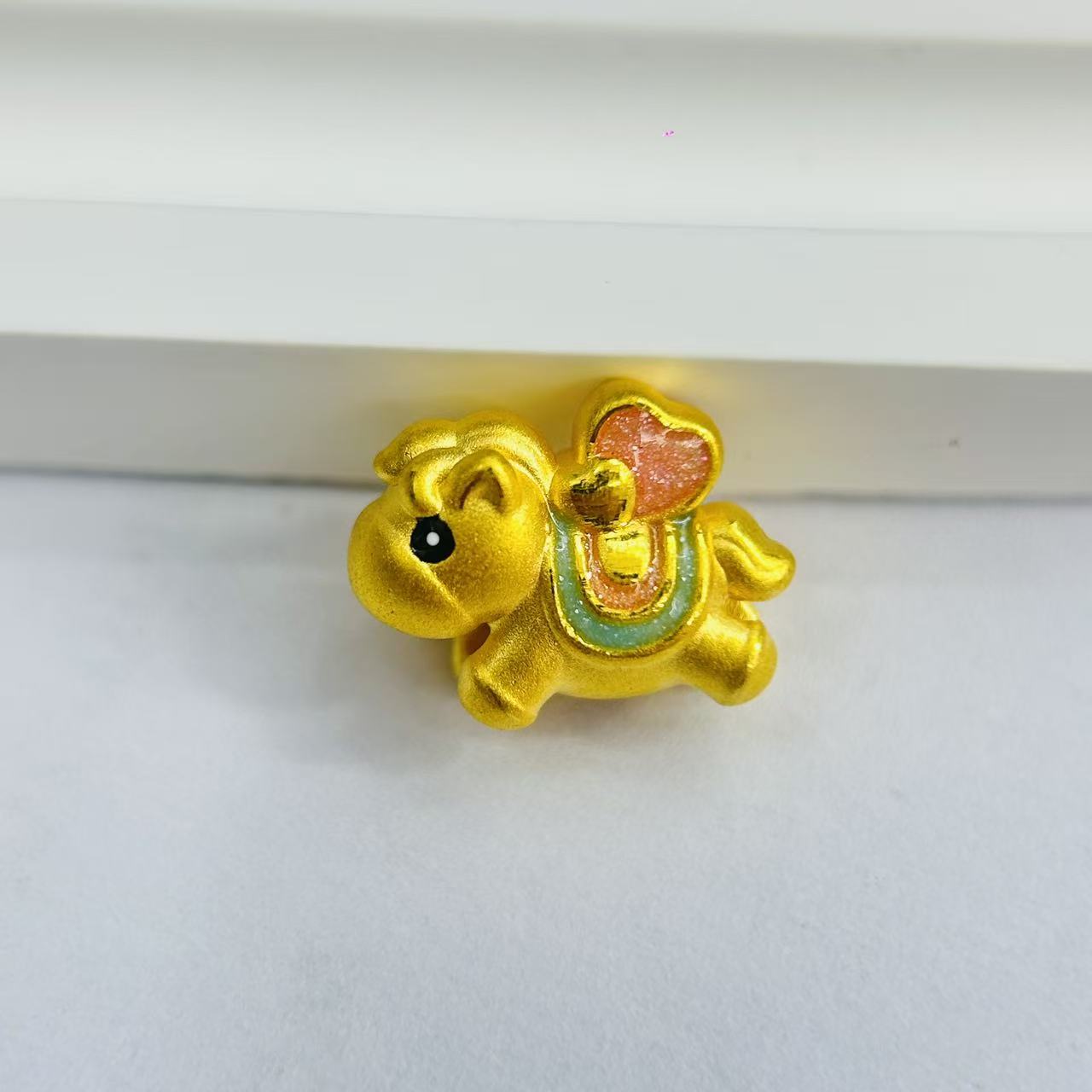 辉通黄金足金999爱心马通孔DP2934-01000