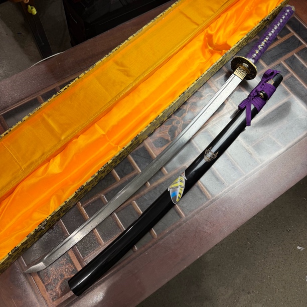 3326 龙泉昊天宝剑武士刀花纹钢漆鞘鱼皮柄未开刃