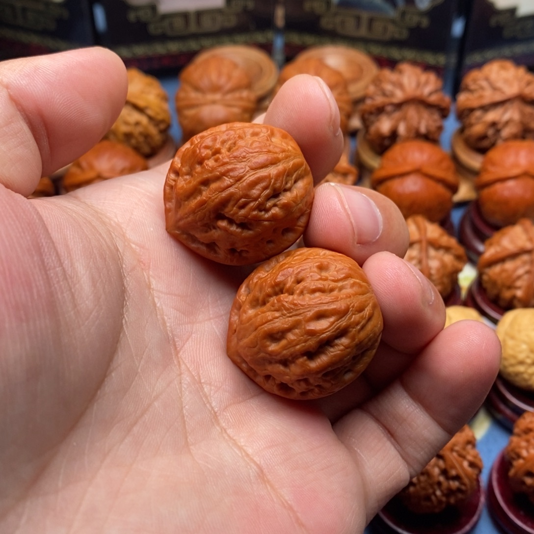 把件文玩核桃绣球