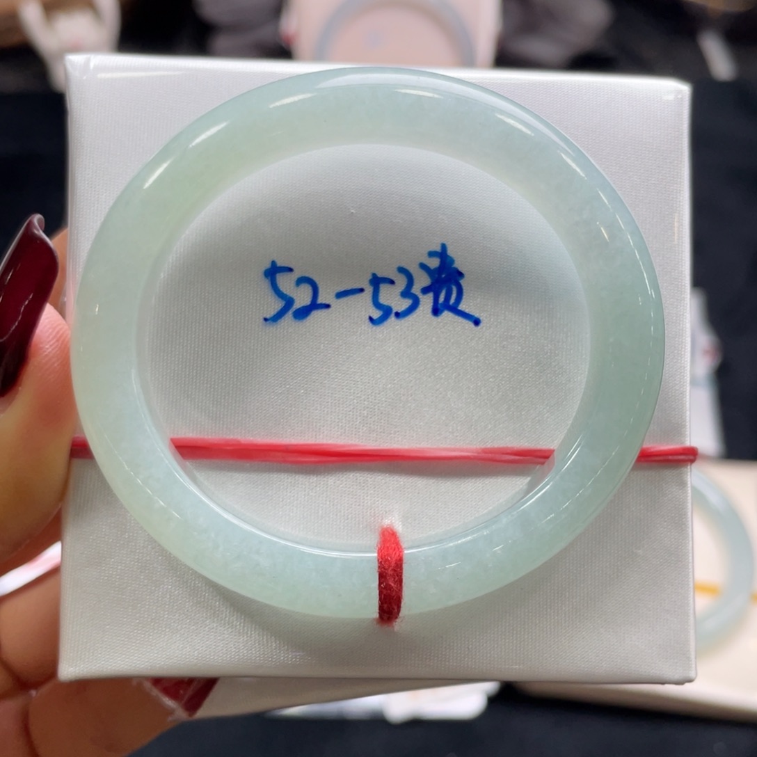 翡翠手镯未镶嵌翡翠手镯