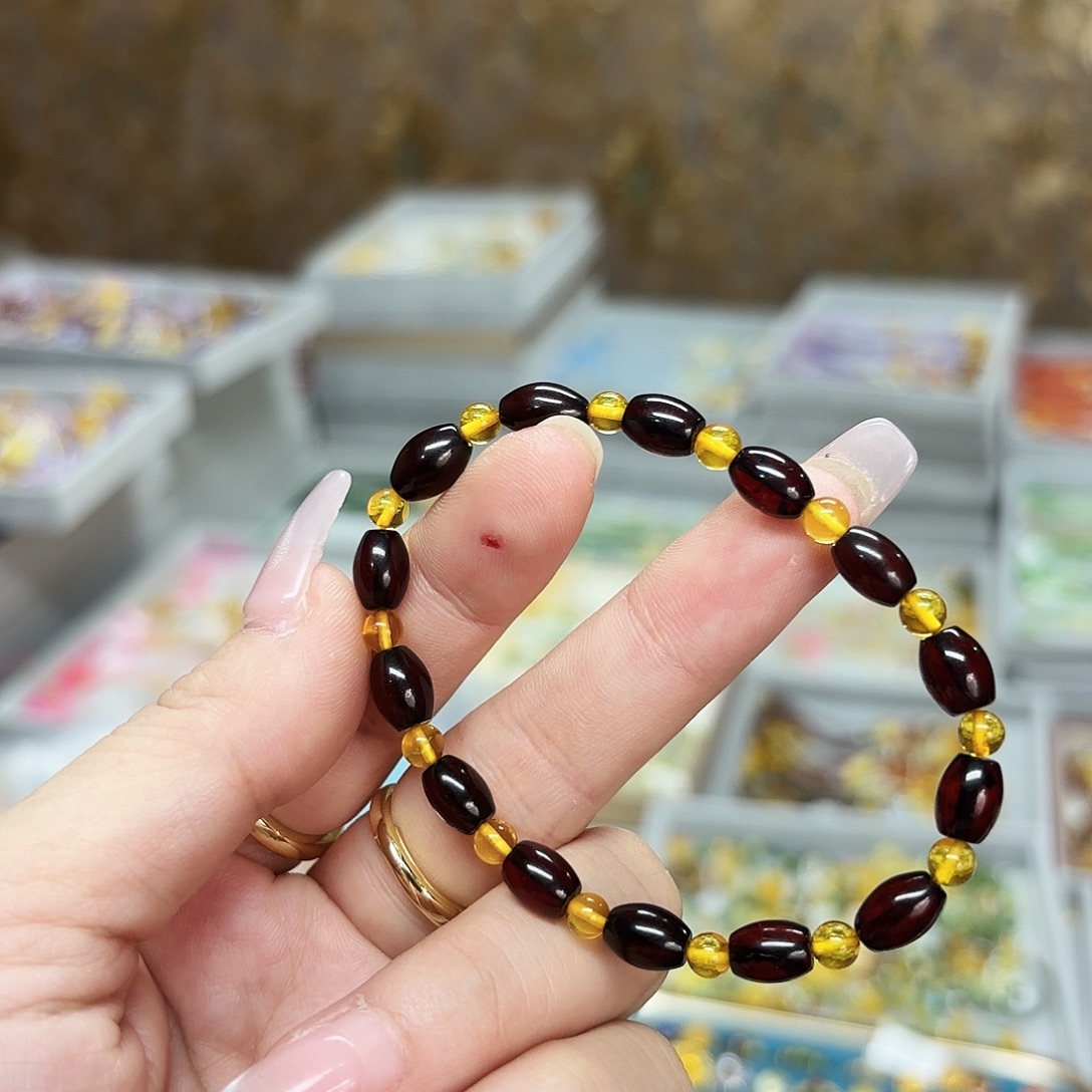 琥珀未镶嵌颈饰琥珀