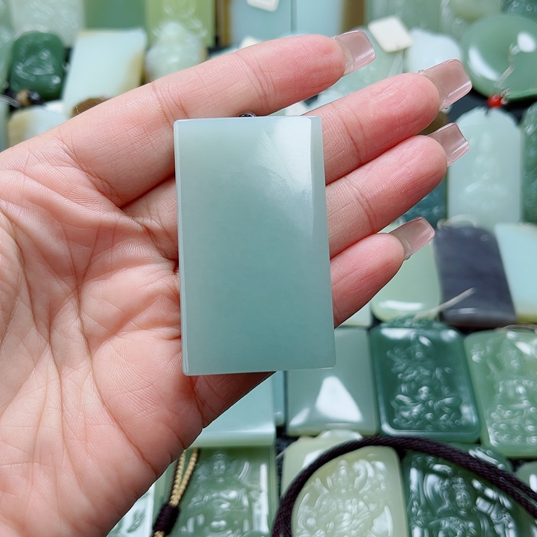 澜***吧和田玉未镶嵌颈饰