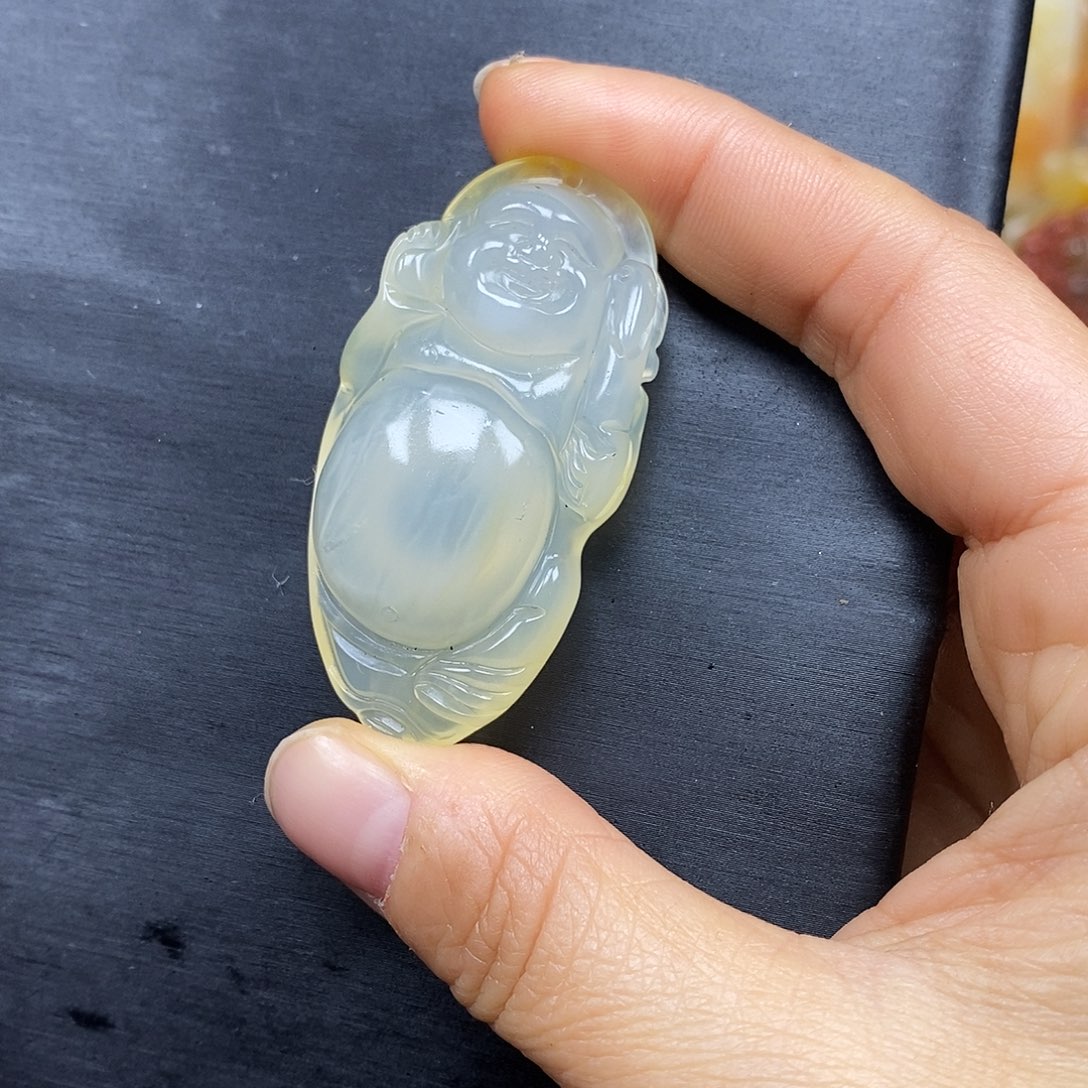 石英质玉（黄龙玉）颈饰未镶嵌