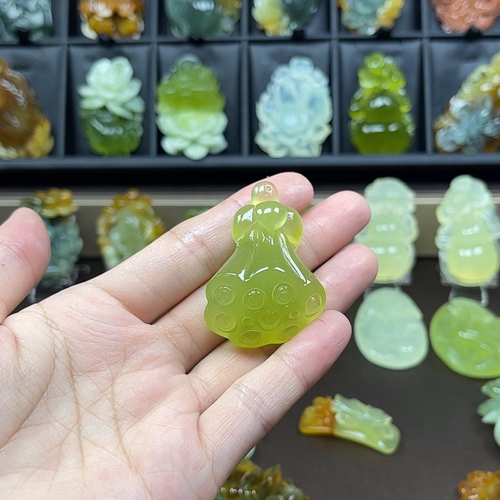 安****未镶嵌蛇纹石玉吊坠(不含链)