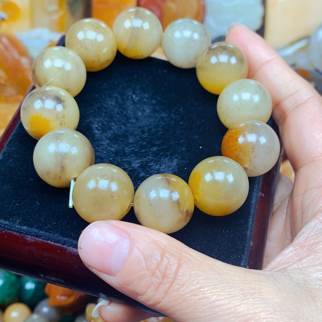 石英质玉（黄龙玉）颈饰未镶嵌