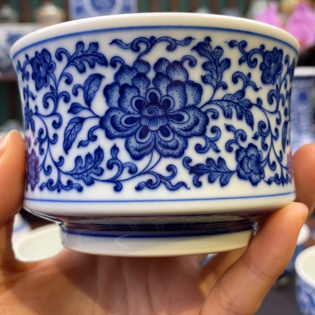 慎静斋缠枝收腰杯