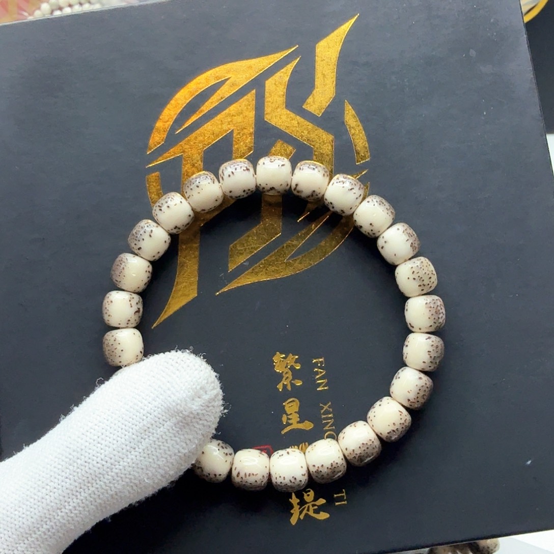 星月菩提吊坠 16糯冰石玉河豚9左右单圈