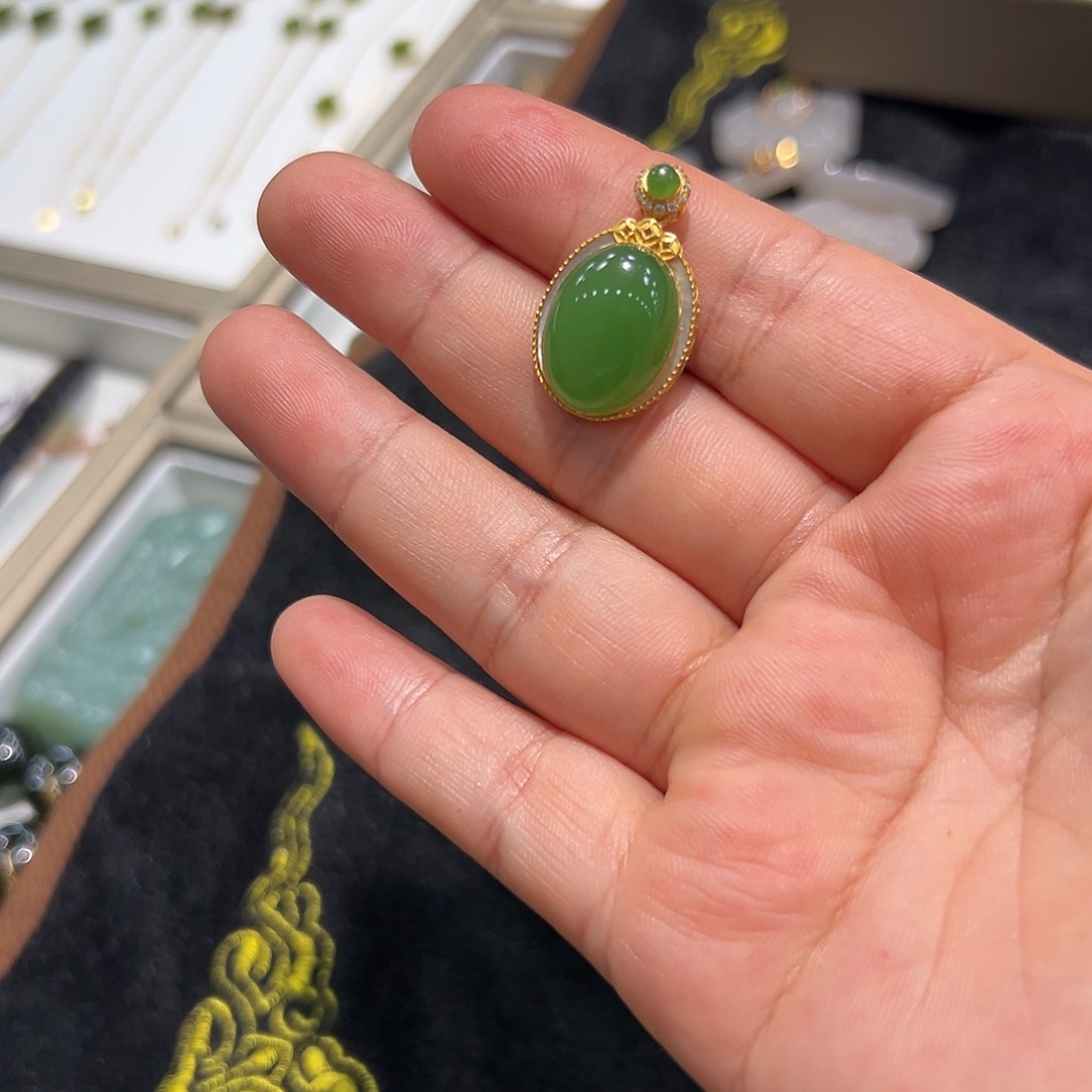 和田玉未镶嵌颈饰