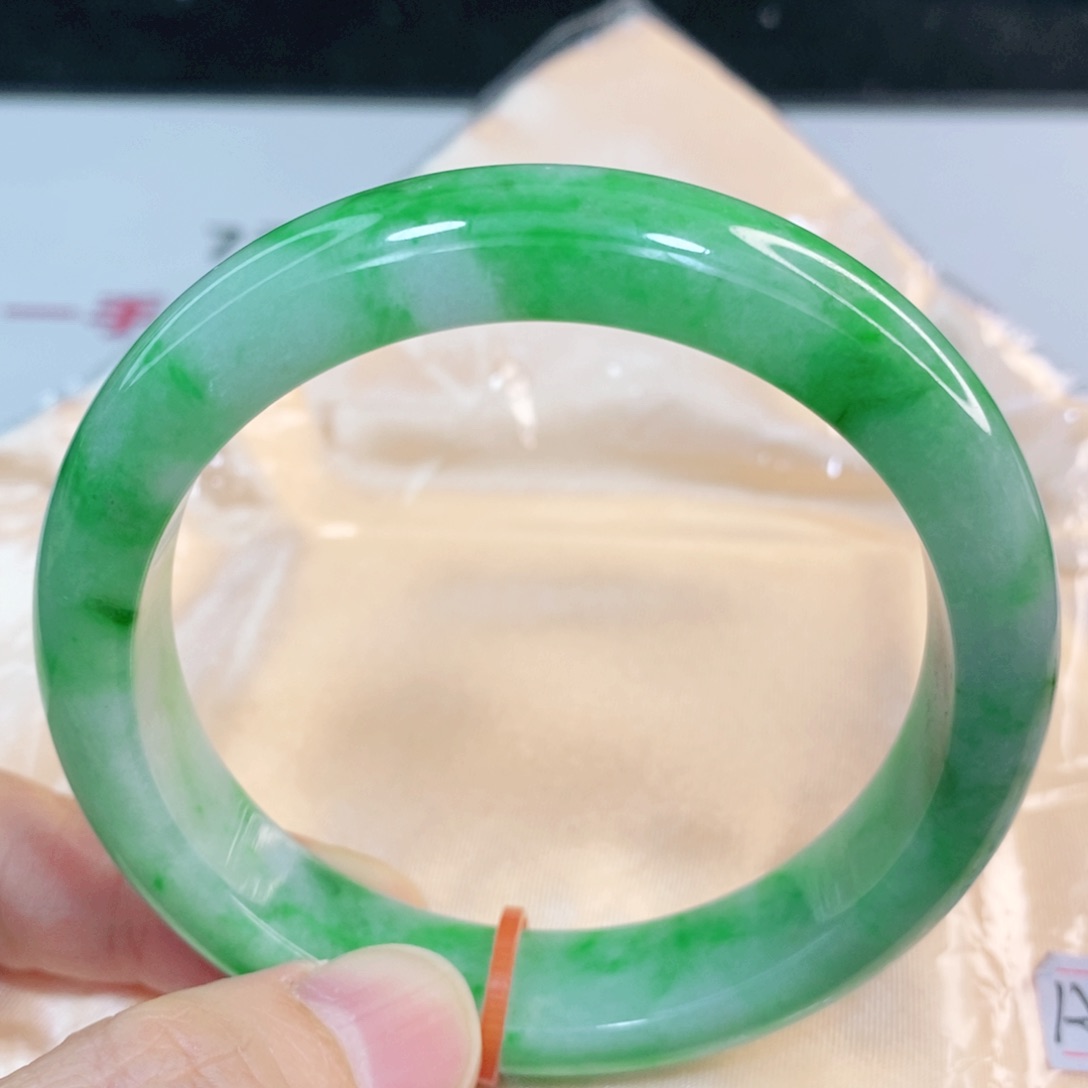 翡翠手镯未镶嵌56.6圈口正圈