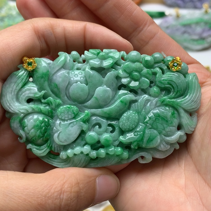 翡翠颈饰未镶嵌翡翠