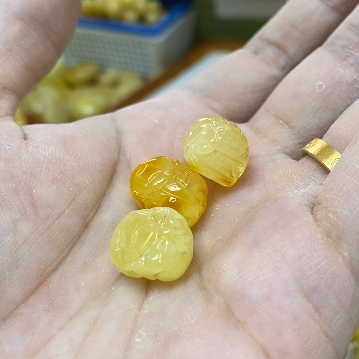 蜜蜡未镶嵌裸石多样性发货其一