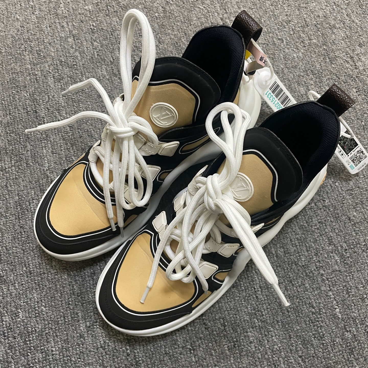 95新 LouisVuitton/路易威登 Archlight 运动休闲鞋 35.5码/14057