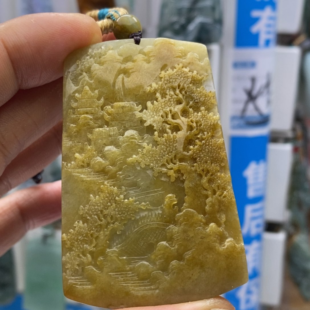 翡翠颈饰未镶嵌山水