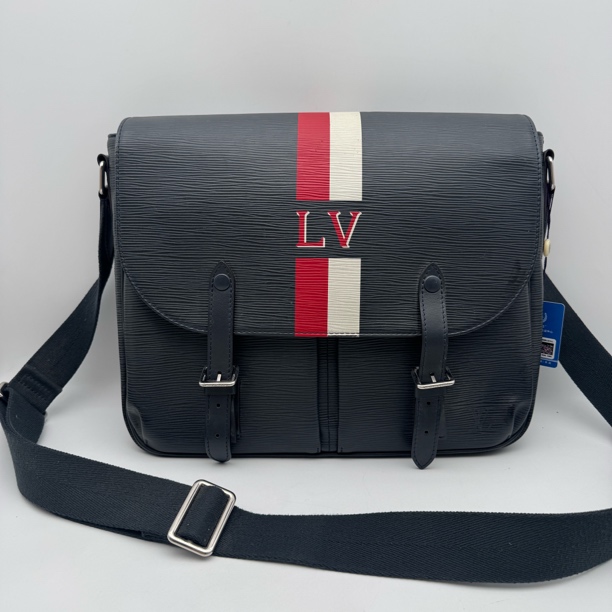 95新 LouisVuitton/路易威登 97新限量款水波纹双扣邮差包/2739
