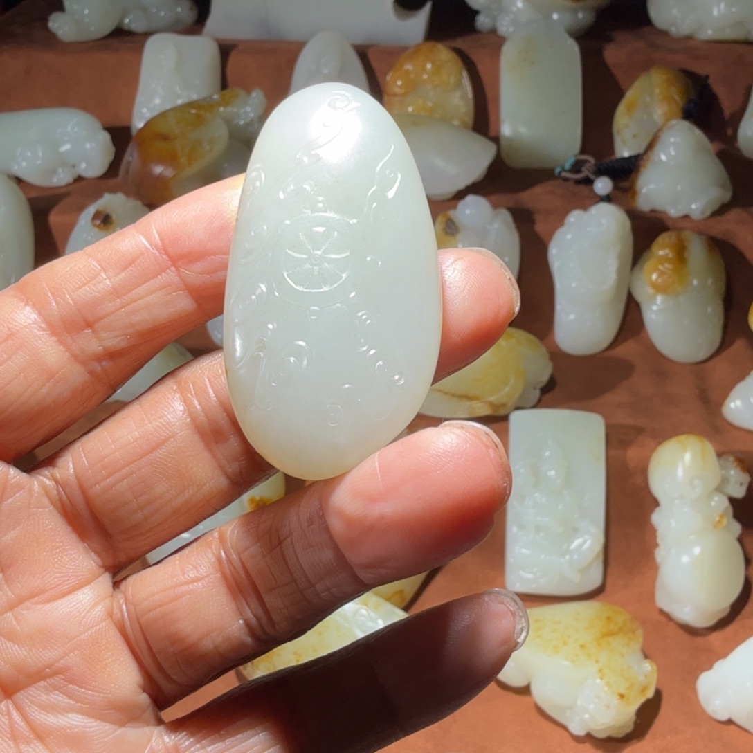 逍***遥和田玉未镶嵌颈饰