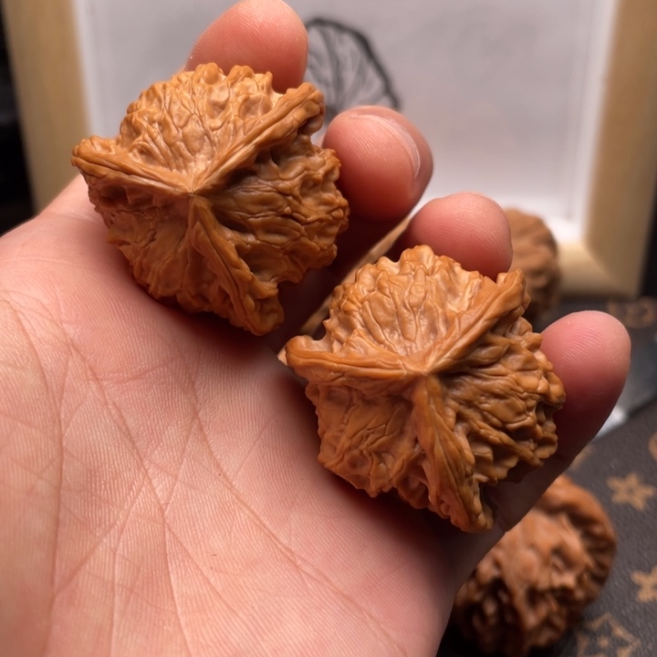 核桃盘山三棱文玩核桃