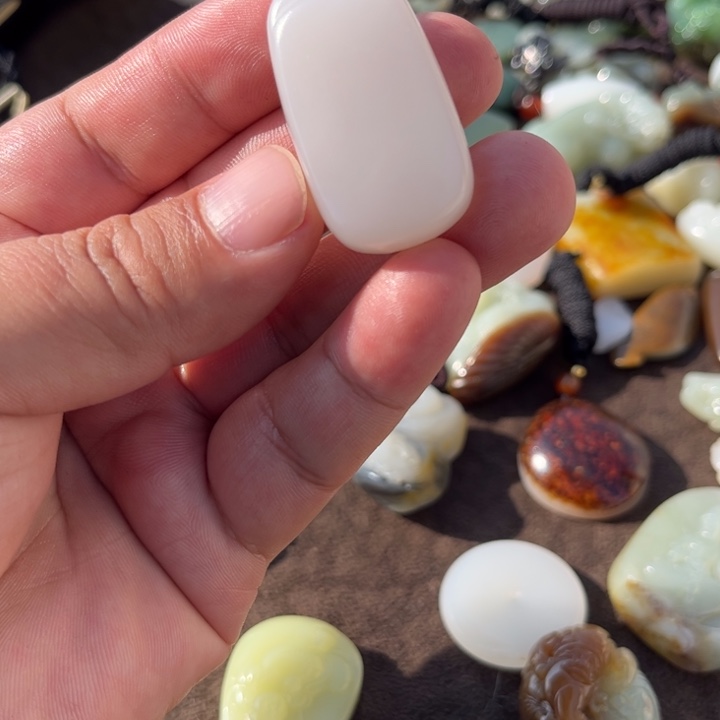 和田玉颈饰未镶嵌