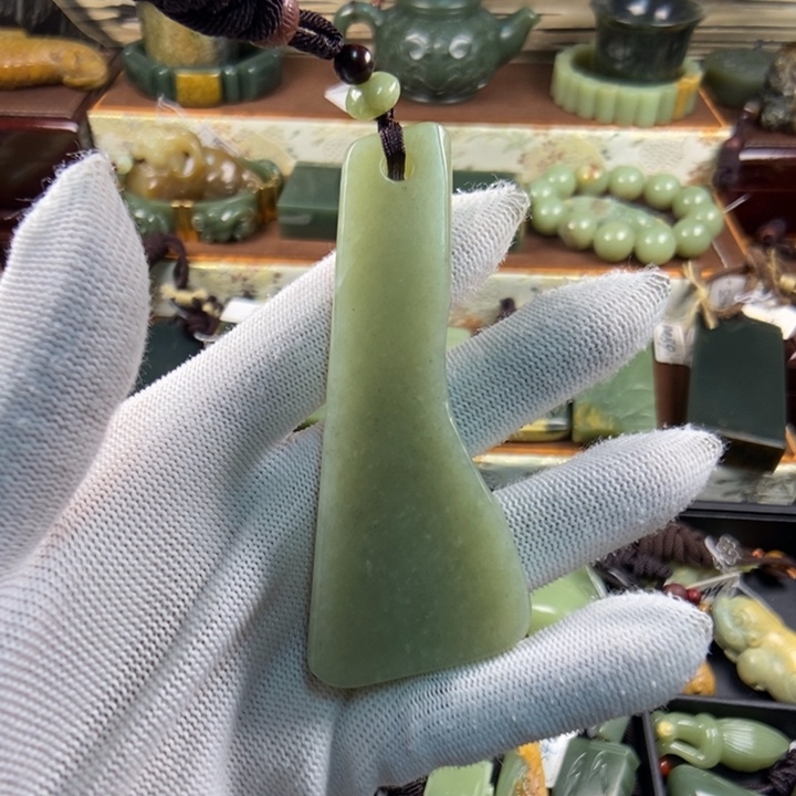 未镶嵌透闪石质玉把件