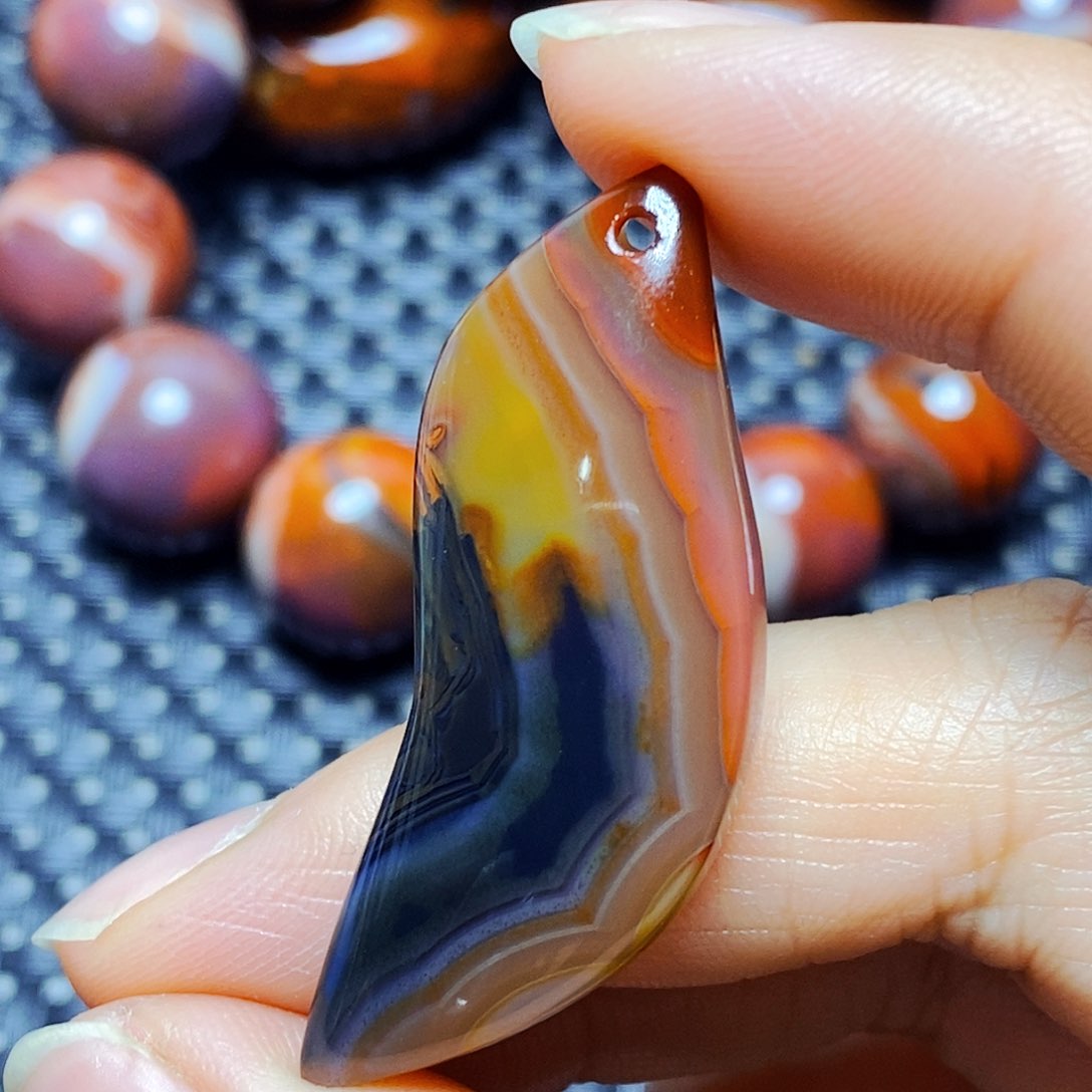 未镶嵌颈饰玛瑙/玉髓灵**蜜