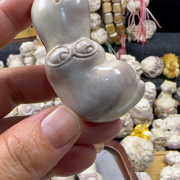 素***歡非金属配饰鹿角雕刻鸭子